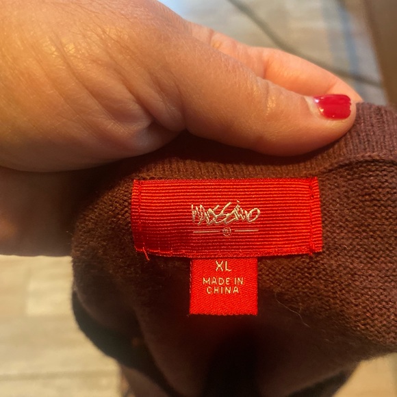 Mossimo, L, Burgandy sleeveless sweater - Picture 2 of 2